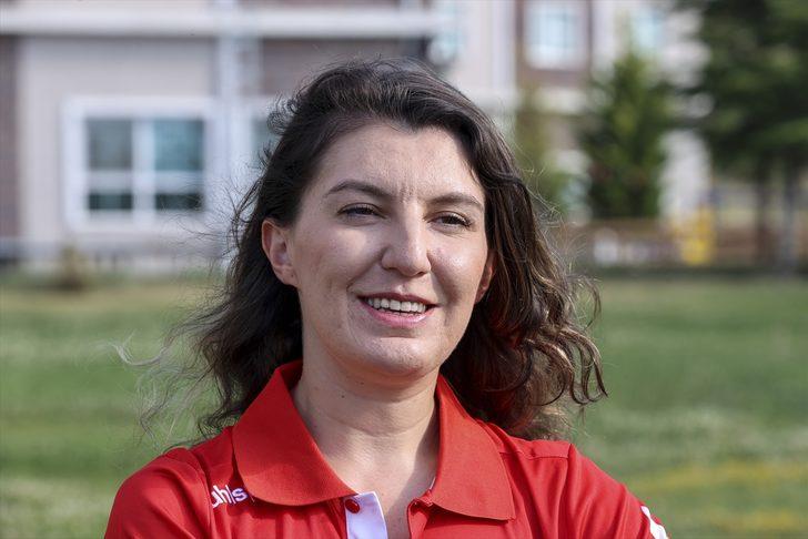 Milli paraşütçü Merve Gülşah Arslan'dan "uçuş rekoru" G1