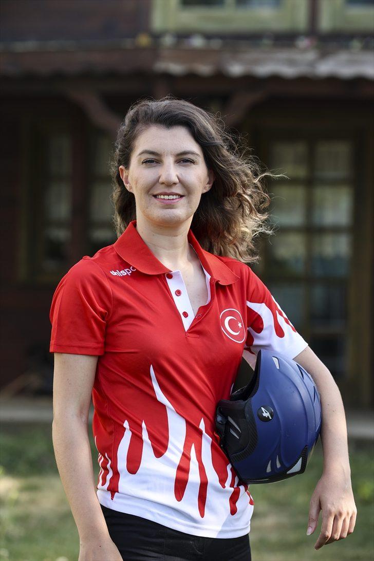 Milli paraşütçü Merve Gülşah Arslan'dan "uçuş rekoru" G2