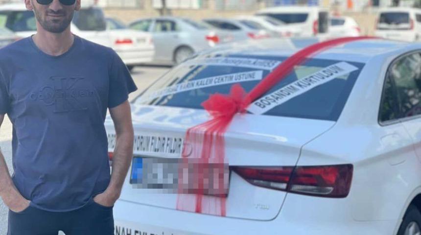 Şaşkına çeviren görüntü! Boşanmayı böyle kutladı