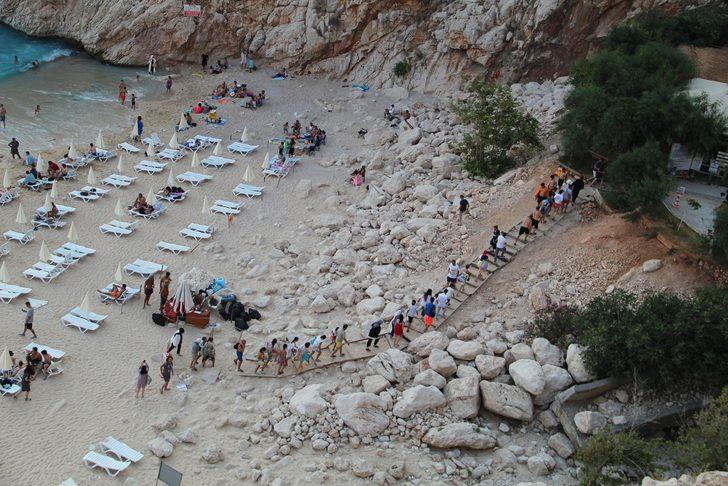 Antalya'da metrelerce kuyruk oluştu, plaja gelen şanslı sayıldı! Yıllardır gelenler şaşkın: İlk kez bu kadar kalabalık G5