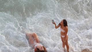 Antalya'da metrelerce kuyruk oluştu, plaja gelen şanslı sayıldı! Yıllardır gelenler şaşkın: İlk kez bu kadar kalabalık