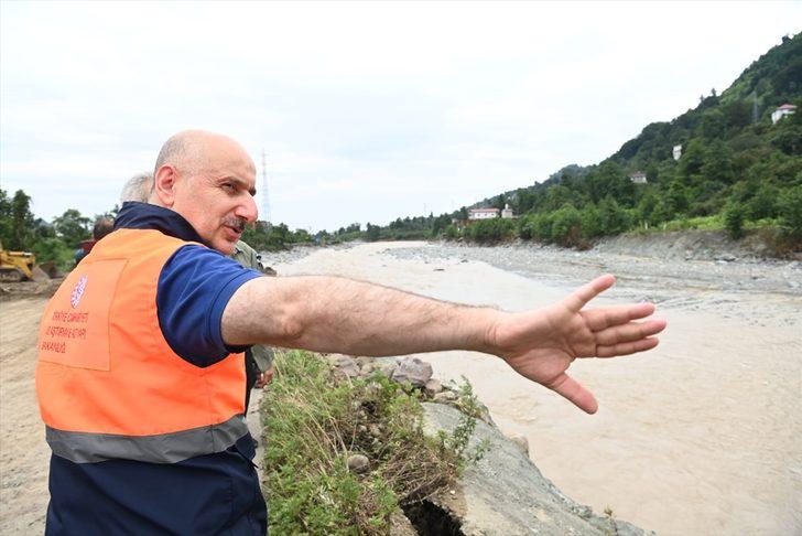 Ulaştırma ve Altyapı Bakanı Karaismailoğlu, Artvin'de selin etkili olduğu alanları inceledi G3