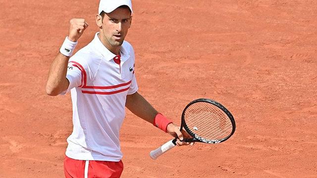 Djokovic Tokyo'da üst tura çıktı