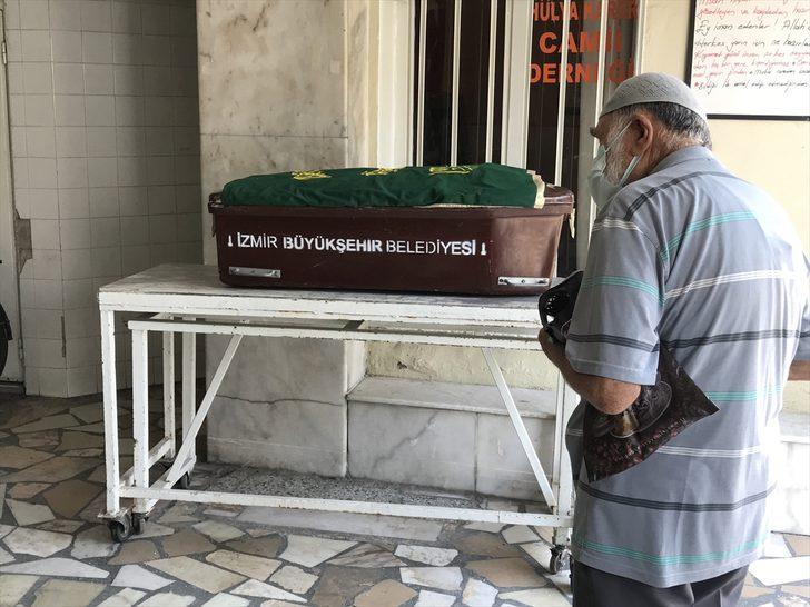 İzmir'de seyir halindeyken yanan kamyonette ölen 6 yaşındaki çocuk toprağa verildi G1