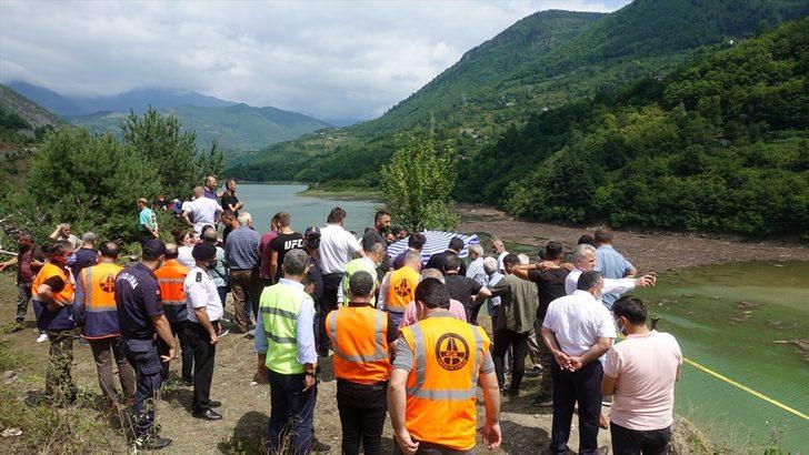 Ulaştırma ve Altyapı Bakanı Karaismailoğlu, Artvin'de selde kaybolan kişinin ailesini ziyaret etti G4