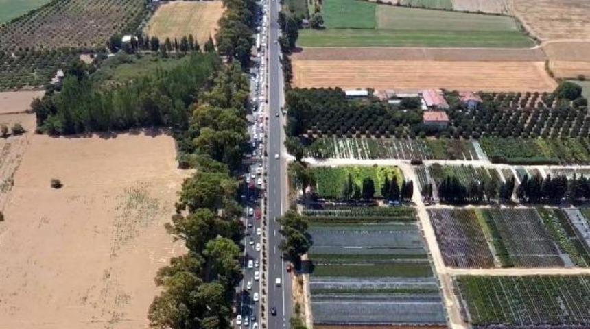 Antalya-Muğla karayolunda 15 kilometre araç kuyruğu