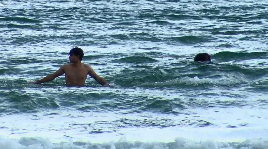 Şile'de yasağa rağmen denize girdiler