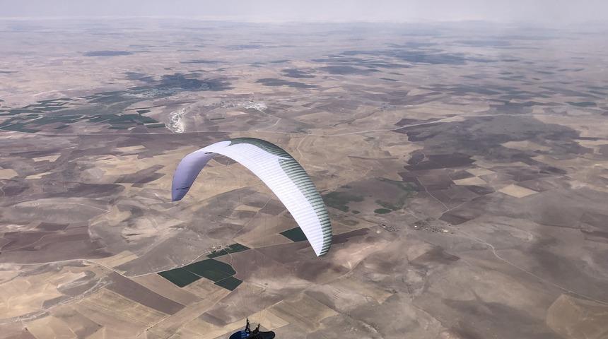 Paraşütle Türkiye rekoru: 9 saat boyunca 375 kilometre uçtular