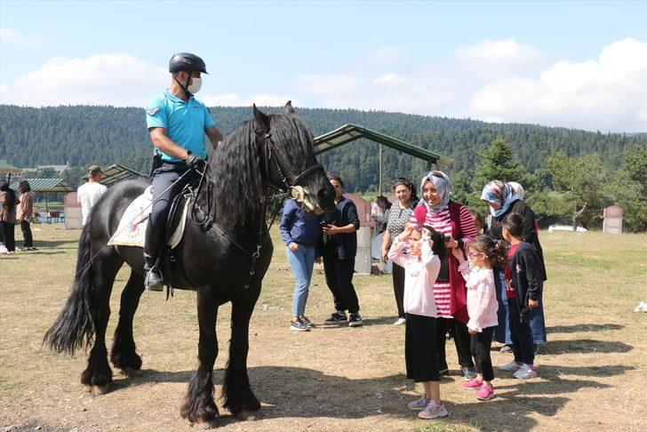 Abant Tabiat Parkı tatilcilerin akınına uğradı G2