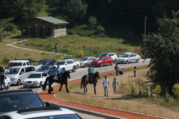 Abant Tabiat Parkı tatilcilerin akınına uğradı G3