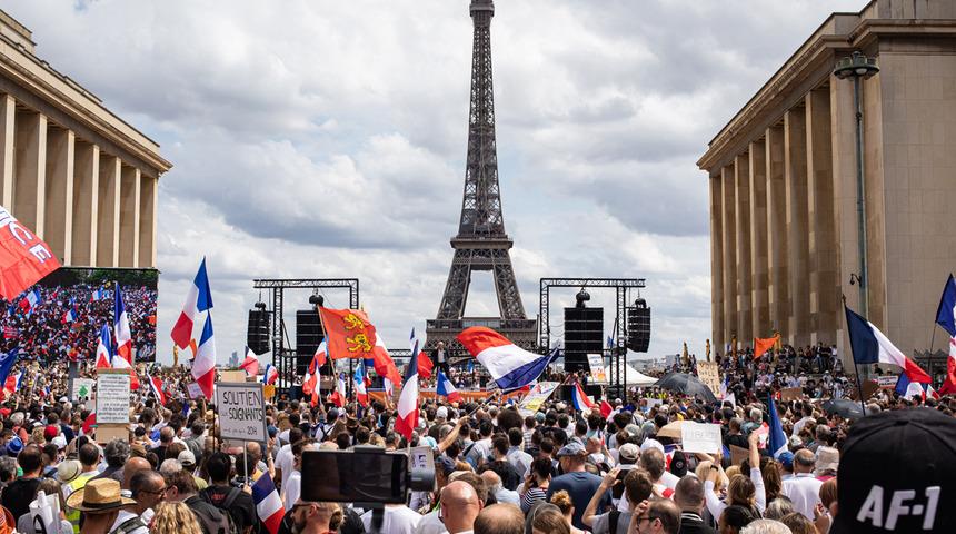 Fransa&rsquo;da aşı karşıtı protestolar devam ediyor