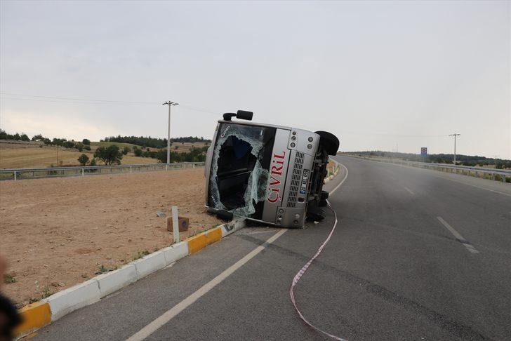 Denizli'de otomobil ile midibüs çarpıştı: 5 yaralı G1