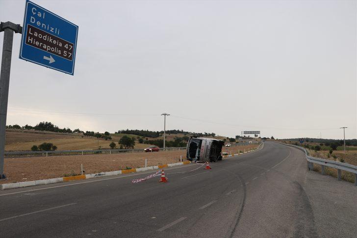Denizli'de otomobil ile midibüs çarpıştı: 5 yaralı G2