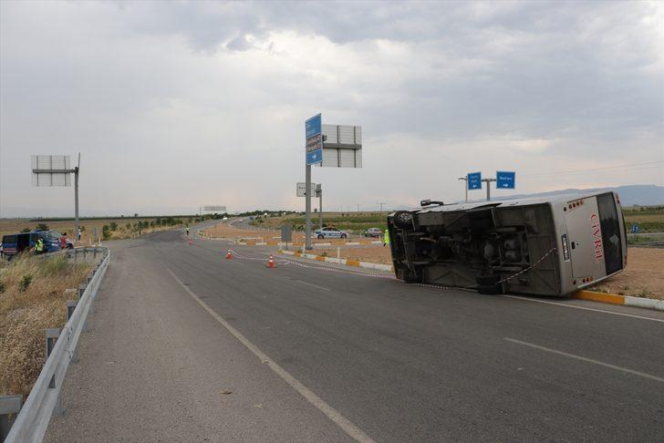 Denizli'de otomobil ile midibüs çarpıştı: 5 yaralı G4