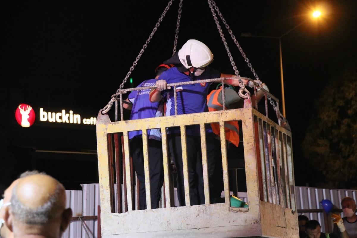 G&Uuml;NCELLEME - İzmir'de otomobil metro inşaatındaki 25 metrelik boşluğa d&uuml;şt&uuml;: 1 &ouml;l&uuml;, 1 yaralı