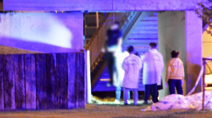 İstanbul'da dehşete d&uuml;ş&uuml;ren olay! E-5'te k&ouml;pr&uuml;ye asılı halde bulundu