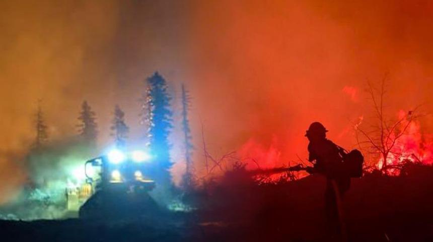 ABD'de çok sayıda ev küle döndü! Vali, "acil durum ilan" etti