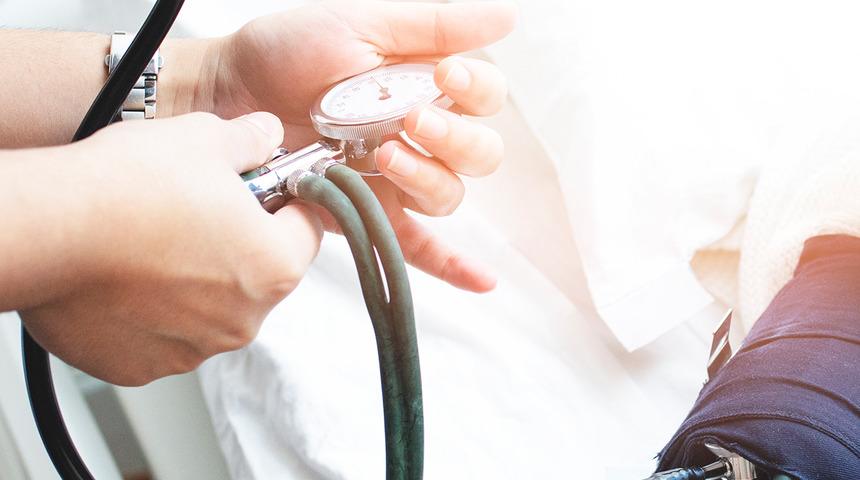 Hipertansiyonda yaş uyarısı: Hızla düşüyor!