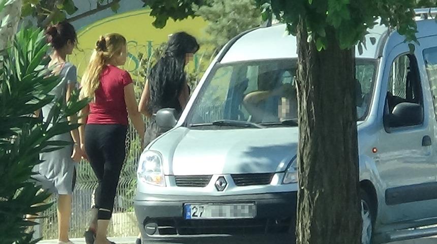 Gaziantep'te 'pes' dedirten g&ouml;r&uuml;nt&uuml;! Ara&ccedil;ları durdurup pazarlık yaptılar