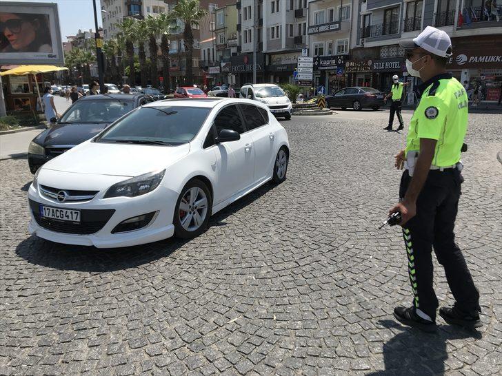 Çanakkale'deki feribot iskelelerinde tatilcilerin dönüş yolculuğu sürüyor G1