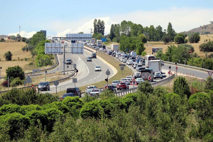Bayram tatilinin son gününde dönüş yoğunluğu! Sonu görünmüyor G3