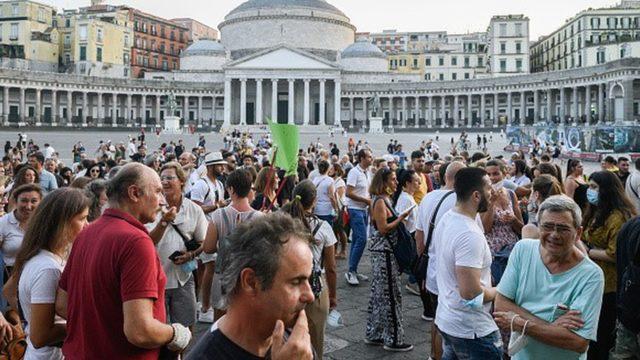 Avrupa ve Avustralya da aşı ve koronavir&uuml;s &ouml;nlemleri karşıtları protesto g&ouml;sterileri d&uuml;zenledi 2