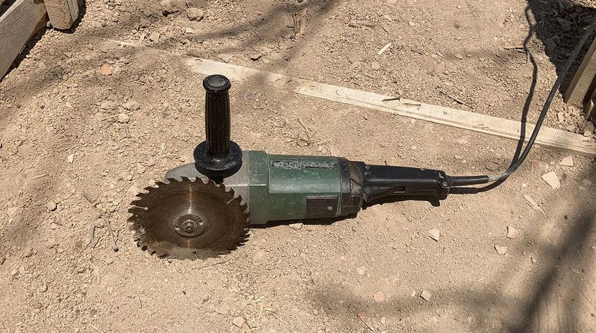 Korkunç olay! Ağaç budarken testereyle boğazını kesti