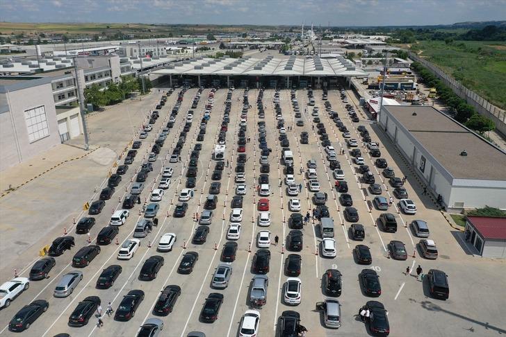 Kapıkule'de gurbetçi yoğunluğu yaşanıyor G2