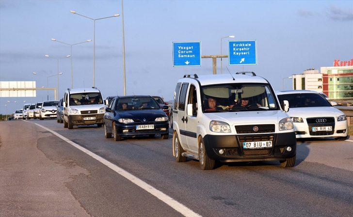"Kilit kavşak" Kırıkkale'de bayram tatilinin son gününde yoğunluk devam ediyor G3