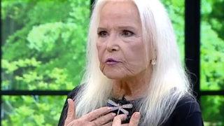 Kaza geçiren Gönül Yazar hastaneye kaldırıldı