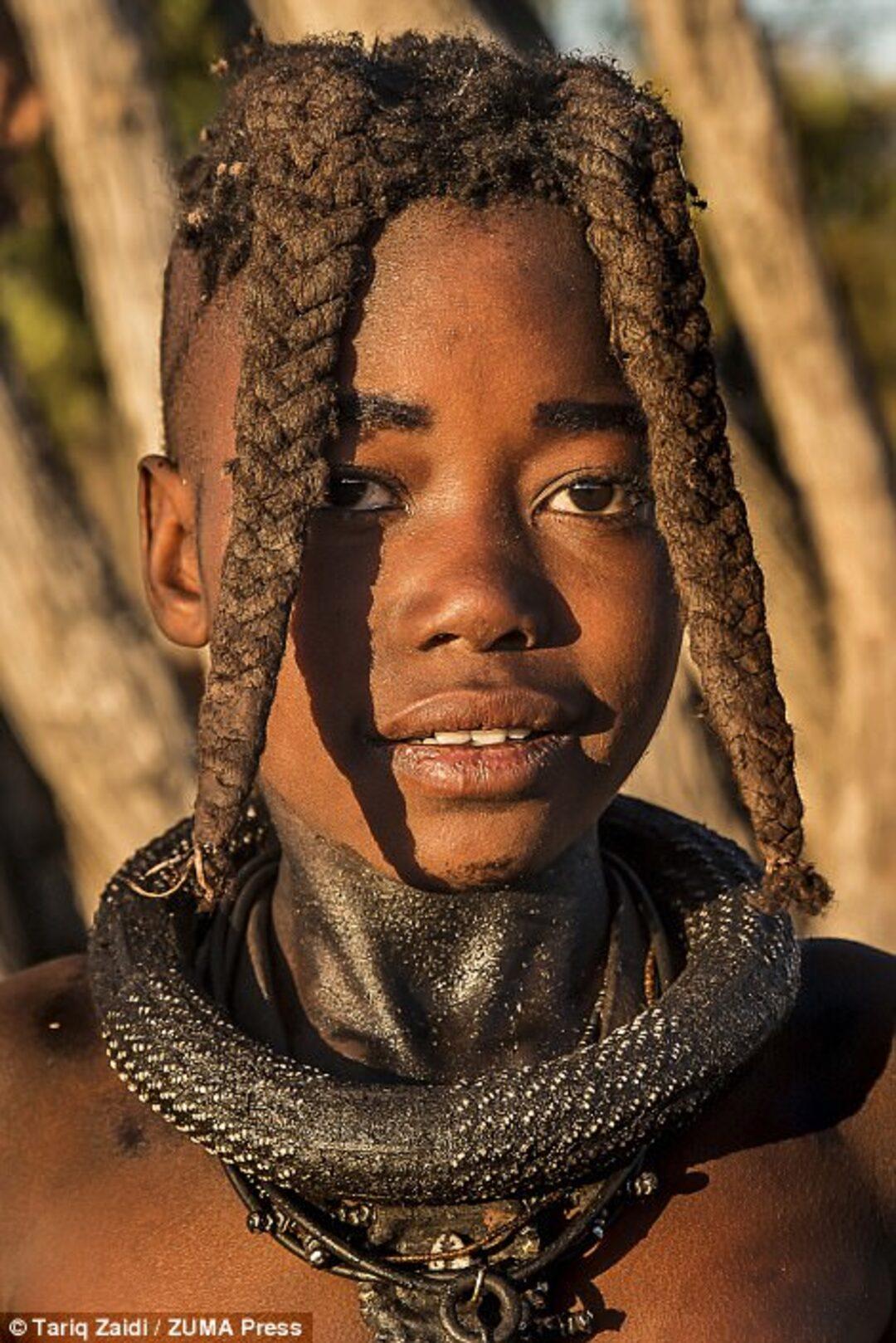Tribe himba pro. Племя Химба. Племя Химба в Африке. Племя Химба женщины. Мурси, Масаи, бушмены, Химба.