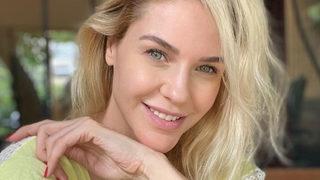 Emine Ün'ün kız kardeşi hayran bıraktı! Ablası ayrı kardeşi ayrı güzel