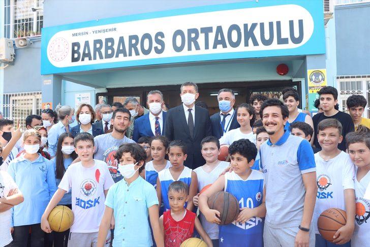 Milli Eğitim Bakanı Ziya Selçuk, Mersin'de okul ziyaretinde konuştu: G1