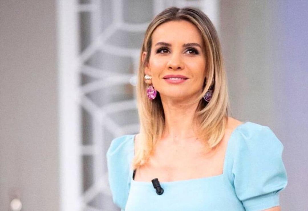 Esra Erol'u hi&ccedil; b&ouml;yle g&ouml;rmediniz! Herkesi kendine hayran bıraktı