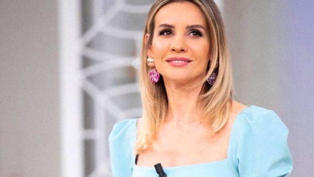 Esra Erol Un Makyajsiz Hali Esra Erol Un Makyajsiz Hali