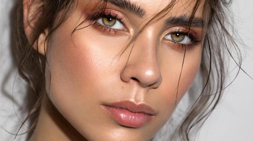 Kaşlarının daha doğal ve gür görünmesini isteyenler için pratik ve ekonomik makyaj tüyoları!