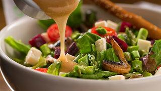 Dışarıda salata tüketenler bu tehlikeye dikkat! Gerçekten diyet dostu mu?