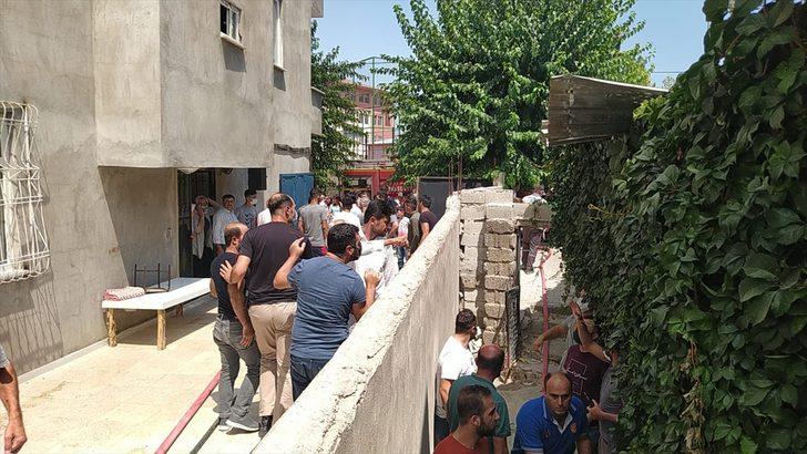 Siirt'te odunlukta çıkan ve bir eve sıçrayan yangında 3 çocuk dumandan etkilendi G2