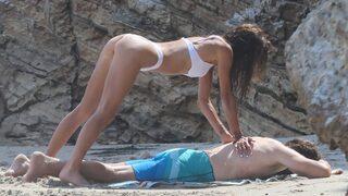 Gerard Butler ile Morgan Brown tatilde: Kumsalda masaj!