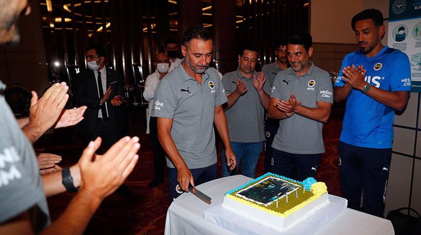Fenerbahçe'de Vitor Pereira'ya doğum günü kutlaması
