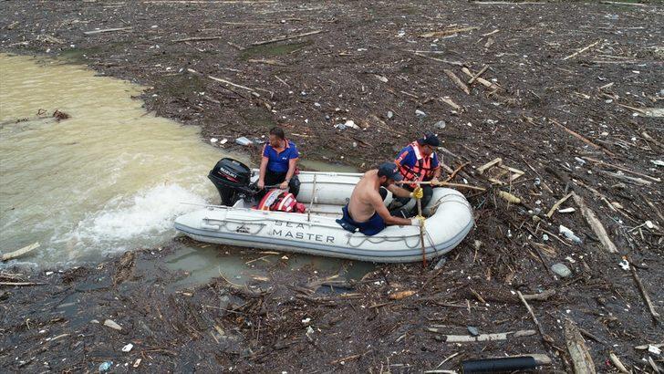 İçişleri Bakanı Süleyman Soylu, Arhavi'de iş yerleri selden hasar gören esnafla bir araya geldi G2