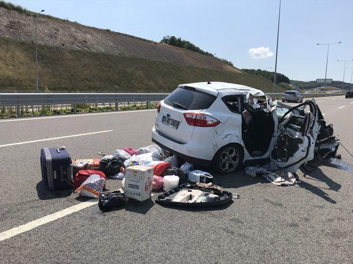 Kocaeli'de bayram tatilinden dönen aileyi taşıyan otomobil tıra çarptı: 5 yaralı G2