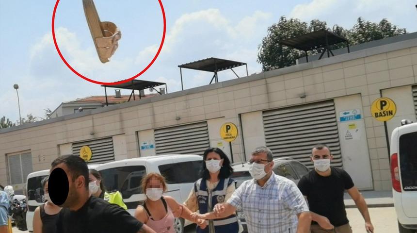 Hırsızlık ş&uuml;phelisi, gazetecilere terlik fırlattı