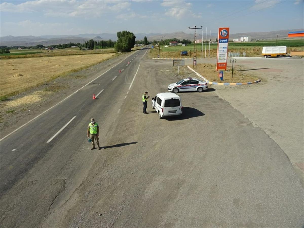 Ağrı-İran kara yolundaki trafik helikopterle denetlendi