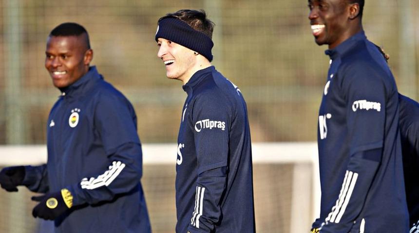 Fenerbahçe'de Samatta hazırlık maçında sakatlandı