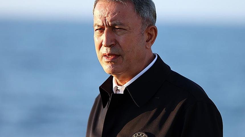 Son Dakika: Bakan Akar'ın uçağı acil iniş yaptı