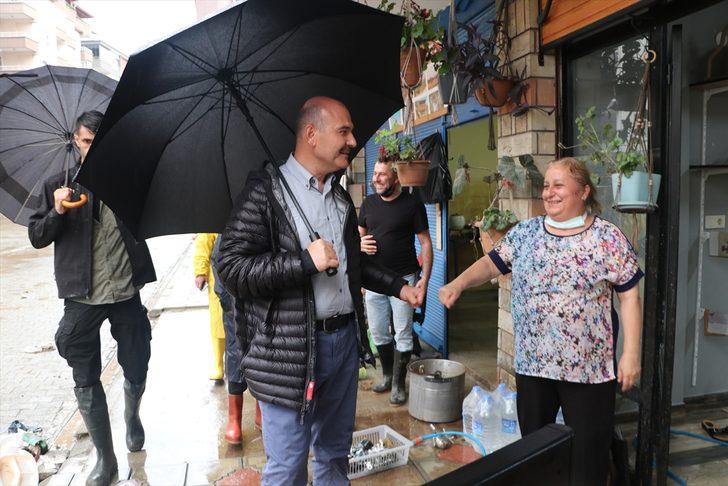 İçişleri Bakanı Süleyman Soylu, Arhavi'deki çalışmalara katılan jandarma personeline teşekkür etti G1