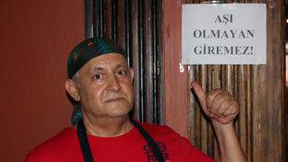 İzmir'de bir işletmeci iş yerine Aşı olmayan giremez yazısı astı