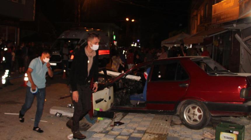 Alkollü sürücü yayalara çarptı: 1 ölü, 5 yaralı