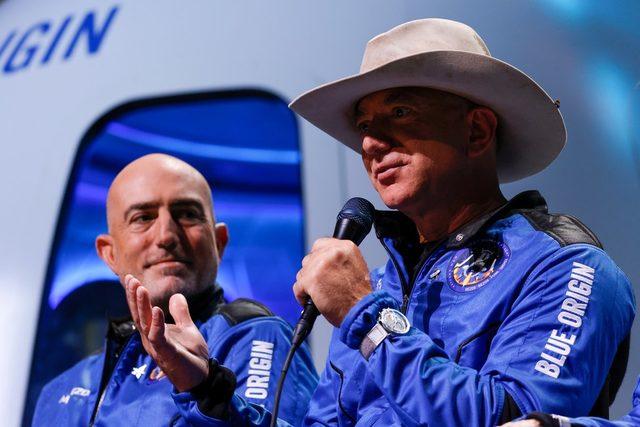 Jeff Bezos tan NASA ya Ay a astronot indirecek uzay aracı i&ccedil;in 2 milyar dolarlık teklif 1